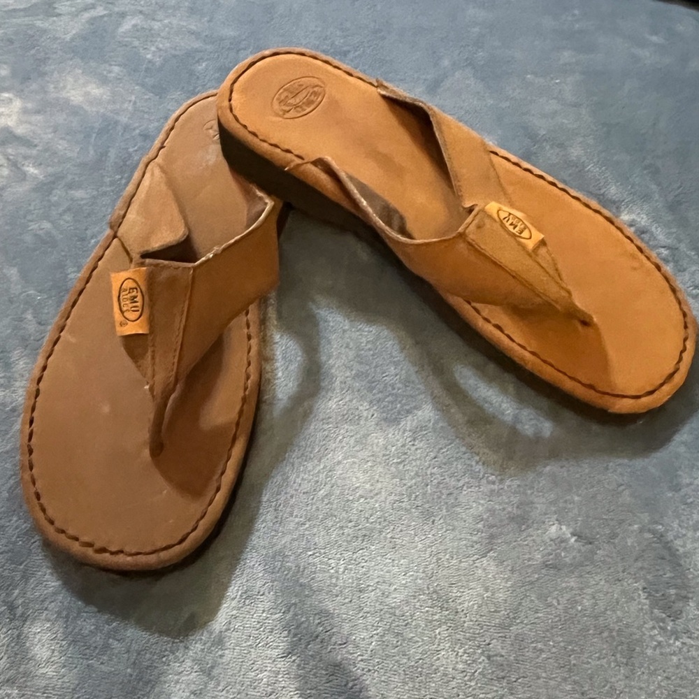 EMU Australia “Ridge” Leather Flip Flops
NEW Men 10